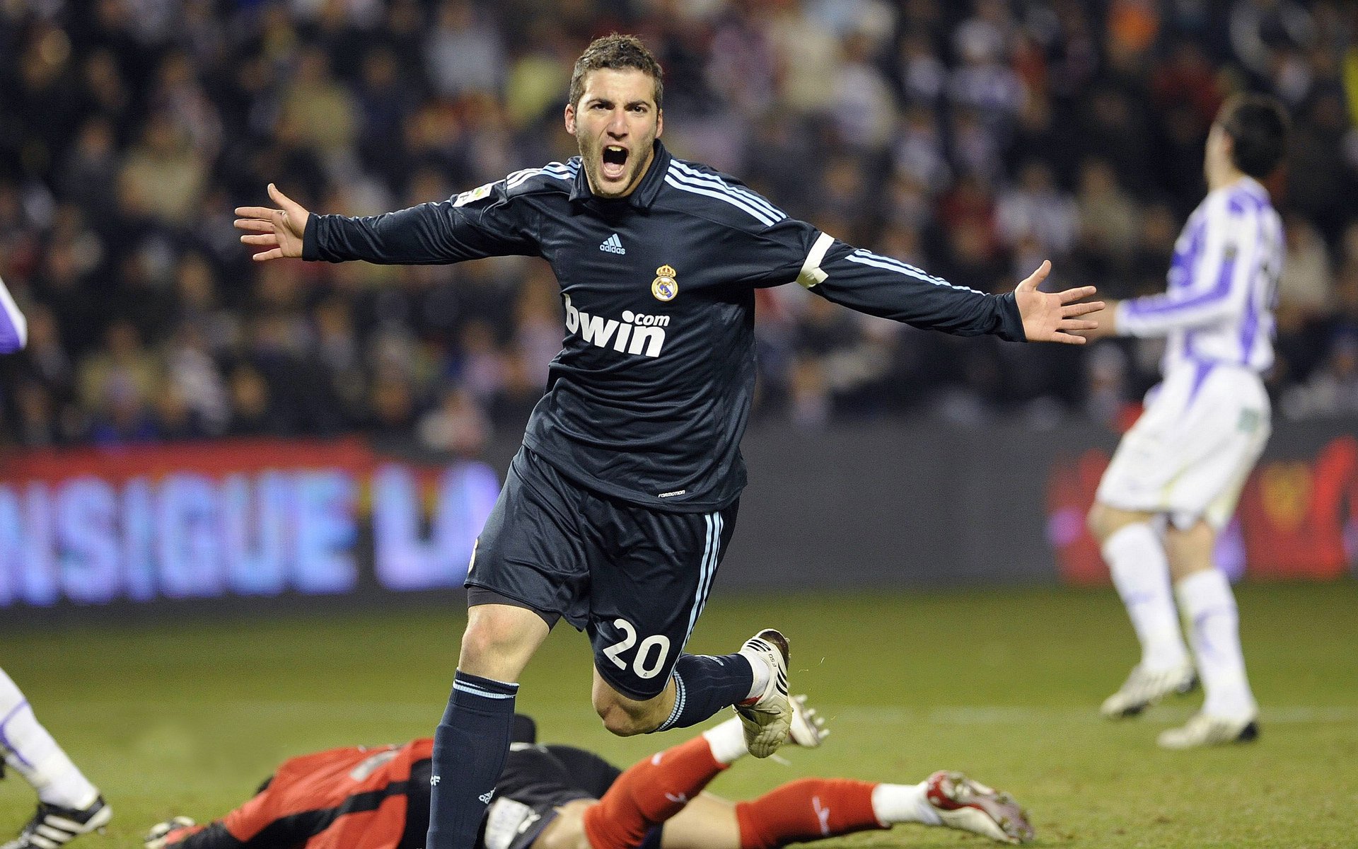 利物浦在欧冠赛场稳步前进,向冠军发起冲击